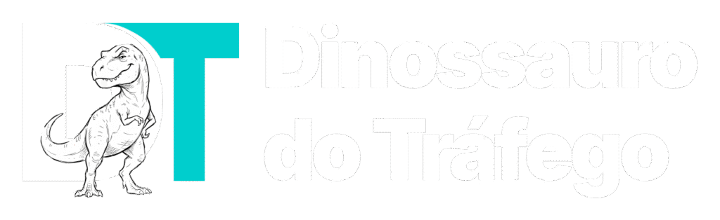 Logotipo com as letras D em branco e T em verde, e um tiranossauro rex à frente das letras. no lado esquerdo. Do lado direito superior o nome "Dinossauro" e abaixo dele abaixo "do Tráfego".