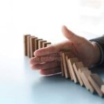 Sua empresa está pronta para o inesperado? Aprenda a gestão de crises, proteja o caixa e fortaleça sua reputação com táticas comprovadas para pequenos negócios.