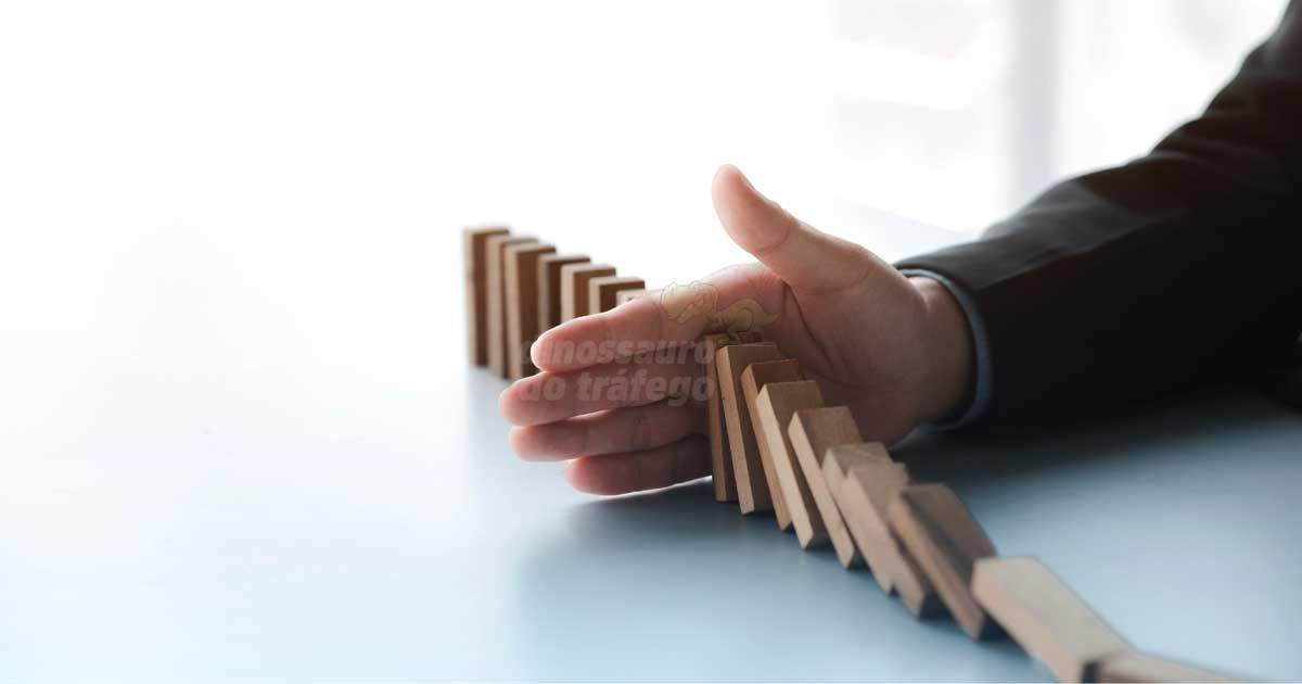 Sua empresa está pronta para o inesperado? Aprenda a gestão de crises, proteja o caixa e fortaleça sua reputação com táticas comprovadas para pequenos negócios.