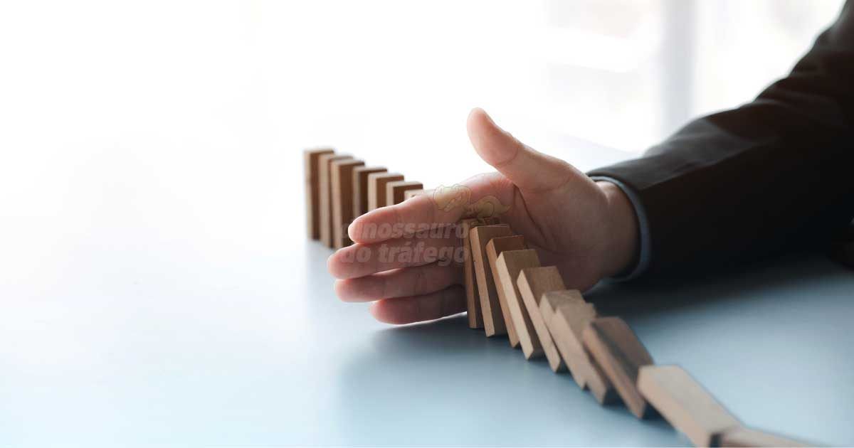 Sua empresa está pronta para o inesperado? Aprenda a gestão de crises, proteja o caixa e fortaleça sua reputação com táticas comprovadas para pequenos negócios.